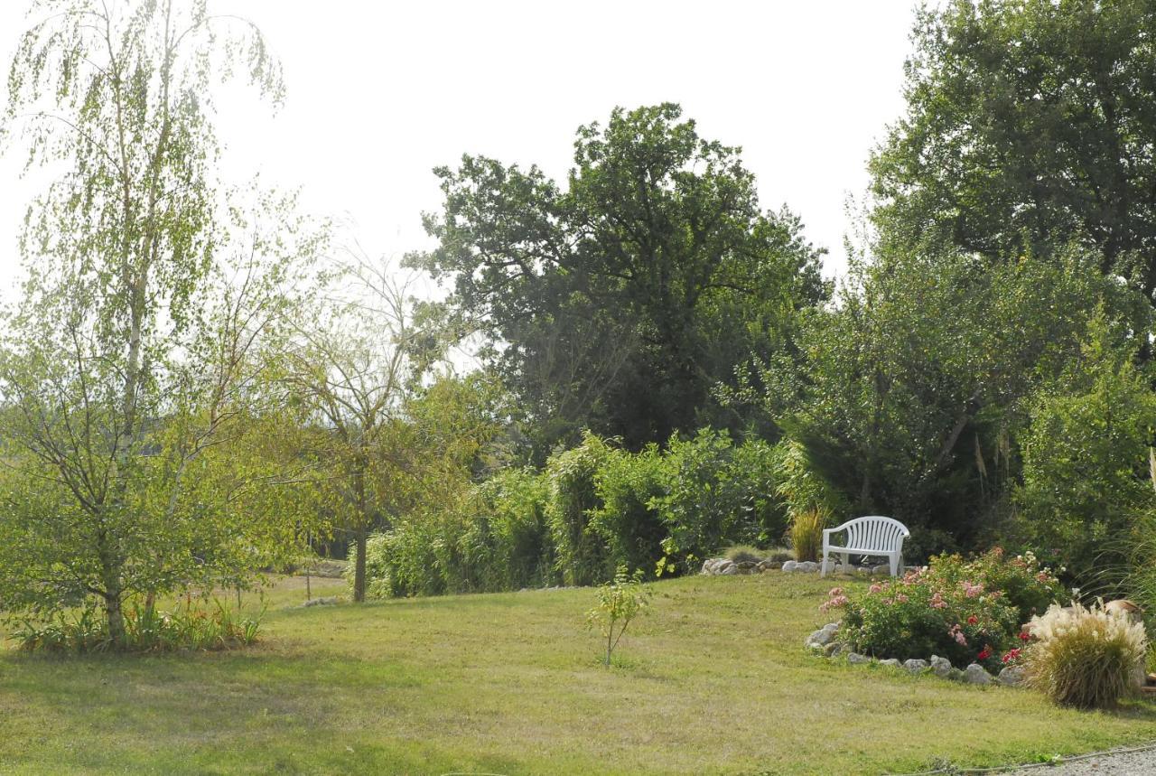 Ferienwohnung Au Pajot Ambax Exterior photo
